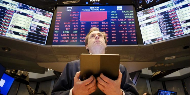 Американские рынки рухнули вслед за обвалом Facebook