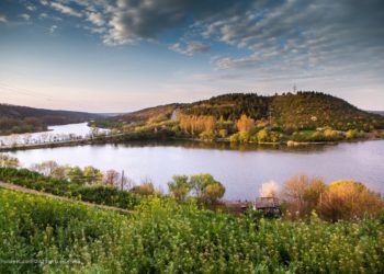 Priveliști pitorești și prețuri mici la serviciile comunale. Cum trăiesc oamenii pe singura insulă populată din Republica Moldova | VIDEO