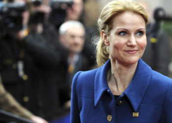 Экс-премьер Дании обвинила экс-президента Франции в домогательствах