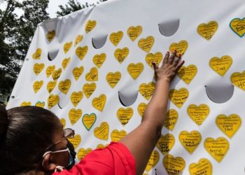 В США более 140 тысяч детей потеряли родителей из-за COVID-19