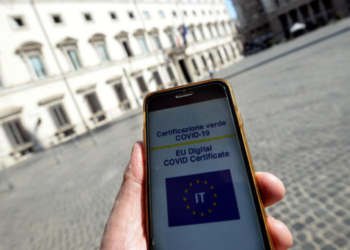 Италия ввела обязательные ковид-сертификаты для работы