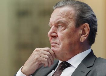 Бывший канцлер ФРГ Шредер объяснил рост цен на газ