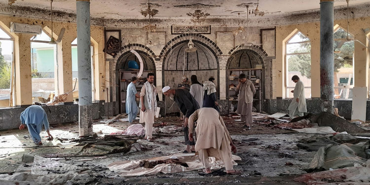 При взрыве в мечети в Кандагаре погибли более 30 человек