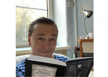 Сергея Безрукова госпитализировали с коронавирусом