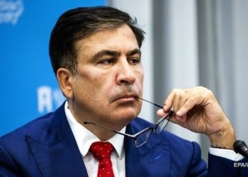 Голодающий Саакашвили согласился на лечение