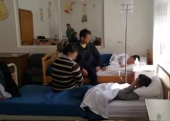 В Албании более 300 человек отравились питьевой водой