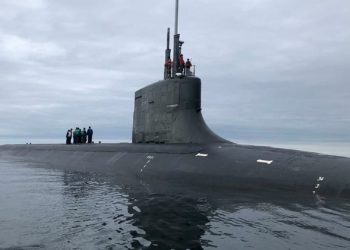 Атомная подлодка США столкнулась с неизвестным объектом во время погружения