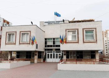 Ședință cu proteste la ușă. Cum are loc examinarea demersului de a prelungi arestul lui Alexandr Stioanoglo, la Judecătoria Ciocana | VIDEO