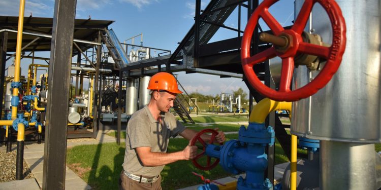 Цена на газ на Украине выросла почти до 1,5 тысячи долларов