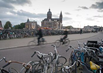 Нидерланды расследуют 33 смерти после покупки «порошка для суицида»