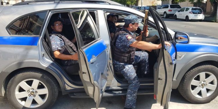 В Абхазии депутат открыл стрельбу из автомата у здания МВД