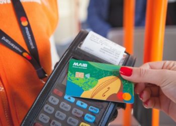 Proiectul taxării electronice, mândria lui Ion Ceban, pare să eșueze. Călătorii evită să achite cu cardul. Taxatorii: Purtăm terminalele, parcă am fi oi cu talancă | VIDEO