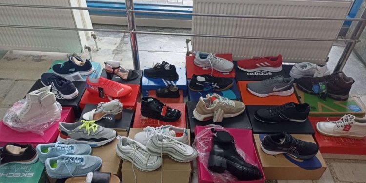 Haine, cărămizi și piese auto: Mai multe tentative de trafic ilicit cu bunuri înregistrate la posturile vamale din țară | FOTO