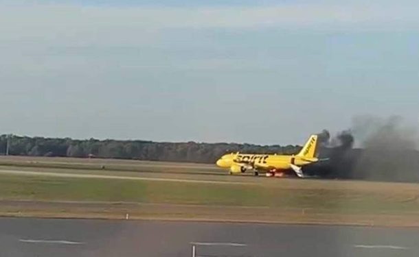 В США при взлете загорелся пассажирский самолет