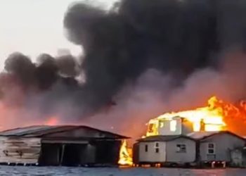 На Карибах масштабный пожар уничтожил более 200 зданий