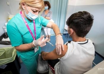 В Швеции подростки смогут вакцинироваться вопреки запрету родителей