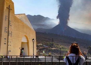 На острове Пальма обрушился склон кратера вулкана