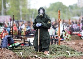 В России за сутки рекордные 999 COVID-смертей