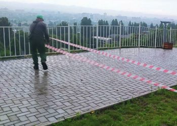 „Riscăm, dar pe unde să mergem în altă parte?”. Lucrările de reabilitare în Scuarul Panoramic din sectorul Ciocana al Capitalei bat pasul pe loc | VIDEO