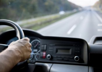 Șoferii care vor depăși limita de viteză riscă să rămînă fără permis