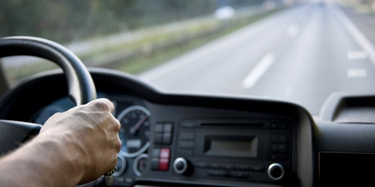 Șoferii care vor depăși limita de viteză riscă să rămînă fără permis