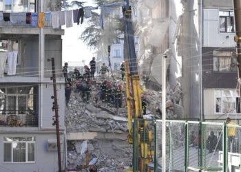 Обрушение дома в Грузии: число жертв увеличилось, в стране траур