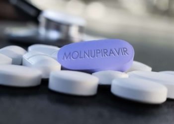 Pastila anti-COVID de la Merck, evaluată în regim de urgență de Agenția Europeană pentru Medicamente