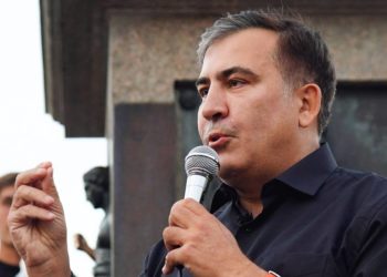 Саакашвили в тюрьме объявил голодовку