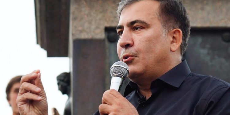 Саакашвили в тюрьме объявил голодовку