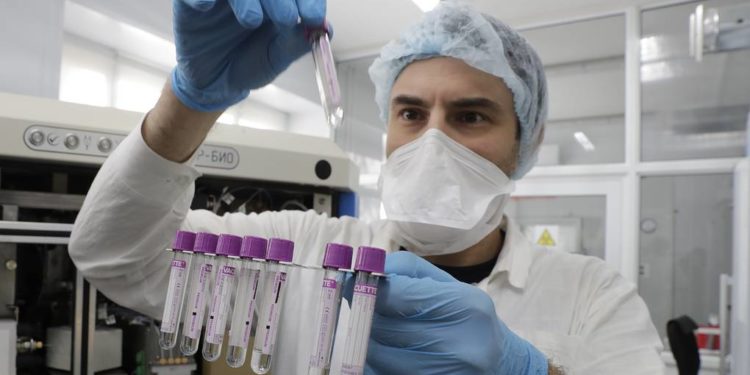 В России начали испытания платформы для вакцин, защищающих от нескольких вирусов сразу