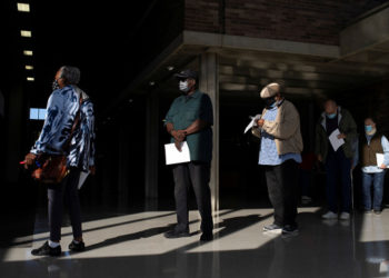 Власти США назвали вакцины от COVID-19, с которыми будут пускать в страну