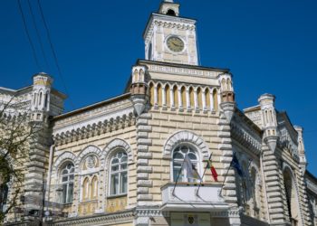 Între ciocan și nicovală: Oamenii acuză autoritățile că blocul în care au cumpărat apartamente nu a fost încă dat în exploatare | VIDEO