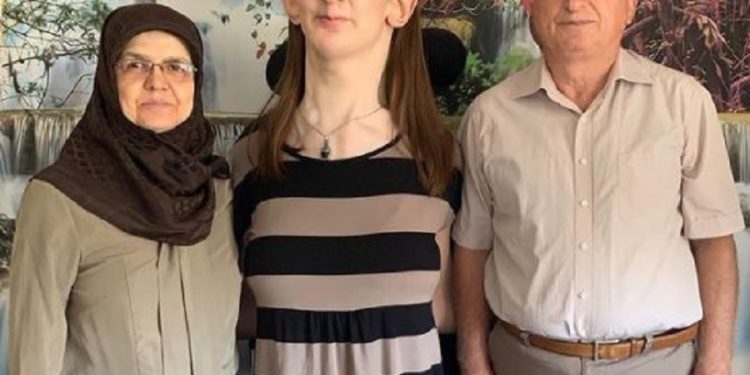 Cea mai înaltă femeie din lume este din Turcia, are 24 de ani şi peste 2,15 metri