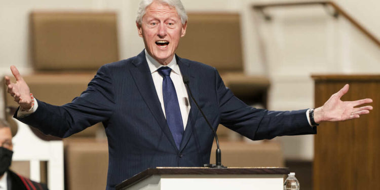 Fostul președinte al SUA, Bill Clinton, a fost internat la terapie intensivă