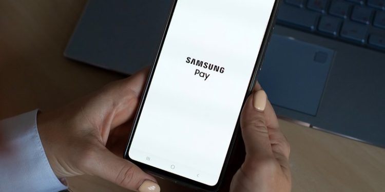 В России запретили продажу десятков моделей смартфонов Samsung