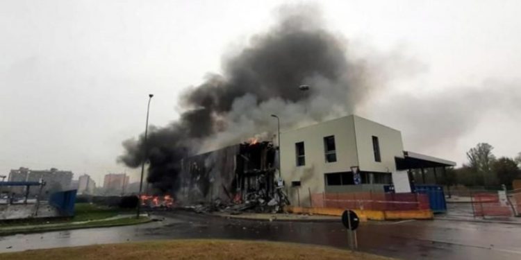 Un avion privat înmatriculat în România s-a prăbușit la Milano: Miliardarul Dan Petrescu, soția și fiul său, printre victime | VIDEO