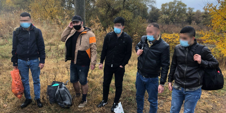 Doi moldoveni și un cetățean irakian sunt reținuți pentru organizarea migrației ilegale