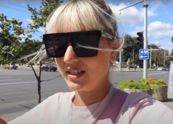Doi englezi pentru prima dată în Chișinău. Primele impresii despre bucate și arhitectură | VIDEO