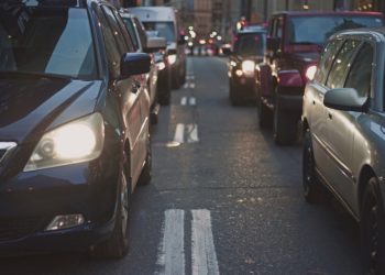 Atenție, șoferi! Începe sezonul conectării farurilor și pe timp de zi