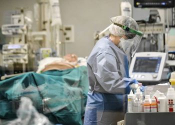 Alte 32 de persoane au fost răpuse de Covid. Ministerul Sănătății raportează și 1370 de cazuri noi