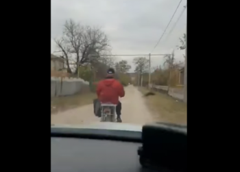 Un bărbat beat și fără permis de conducere le-a dat bătăi de cap polițiștilor. A gonit cu poliția după el | VIDEO