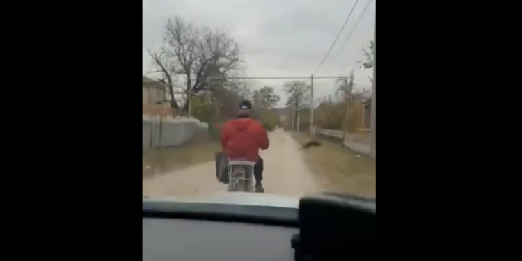 Un bărbat beat și fără permis de conducere le-a dat bătăi de cap polițiștilor. A gonit cu poliția după el | VIDEO