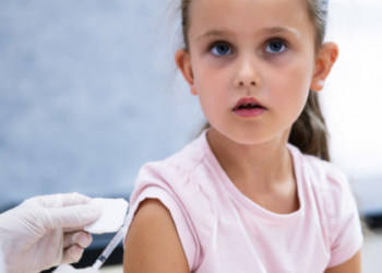 Copiii de la 12 ani din Moldova pot fi vaccinați anti-Covid. Ce decizie a luat Agenția Medicamentului