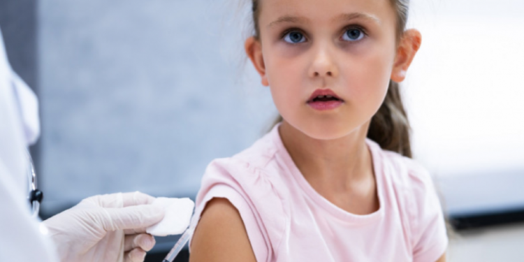 Copiii de la 12 ani din Moldova pot fi vaccinați anti-Covid. Ce decizie a luat Agenția Medicamentului