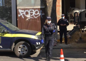 Accident la locul de muncă. Un bărbat a ajuns la spital după ce un perete de cărămizi s-a prăbușit peste el