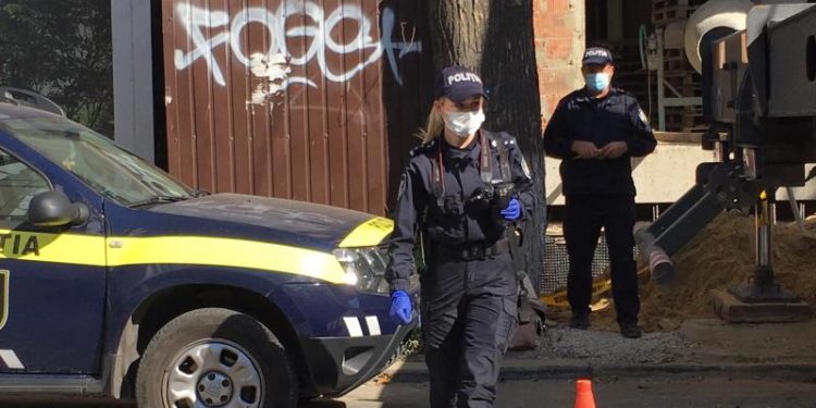 Accident la locul de muncă. Un bărbat a ajuns la spital după ce un perete de cărămizi s-a prăbușit peste el