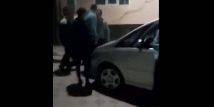 Ceartă cu împușcături la Călărași: Un polițist și un grup de tineri s-au luat la pumni | VIDEO
