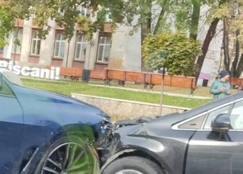 Accident matinal în capitală: Două mașini s-au ciocnit violent pe strada Kiev