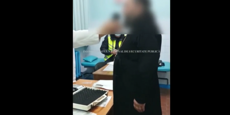 Și-a făcut cruce, apoi a suflat în Drager. Nu l-a ajutat. Preotul, printre sancționați, în cadrul operațiunii Tulburel | VIDEO