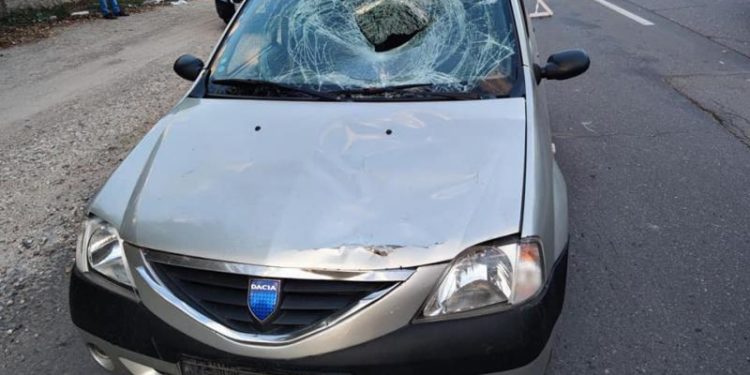 Un bărbat a murit, după ce a fost lovit de un automobil pe trecerea de pietoni | FOTO